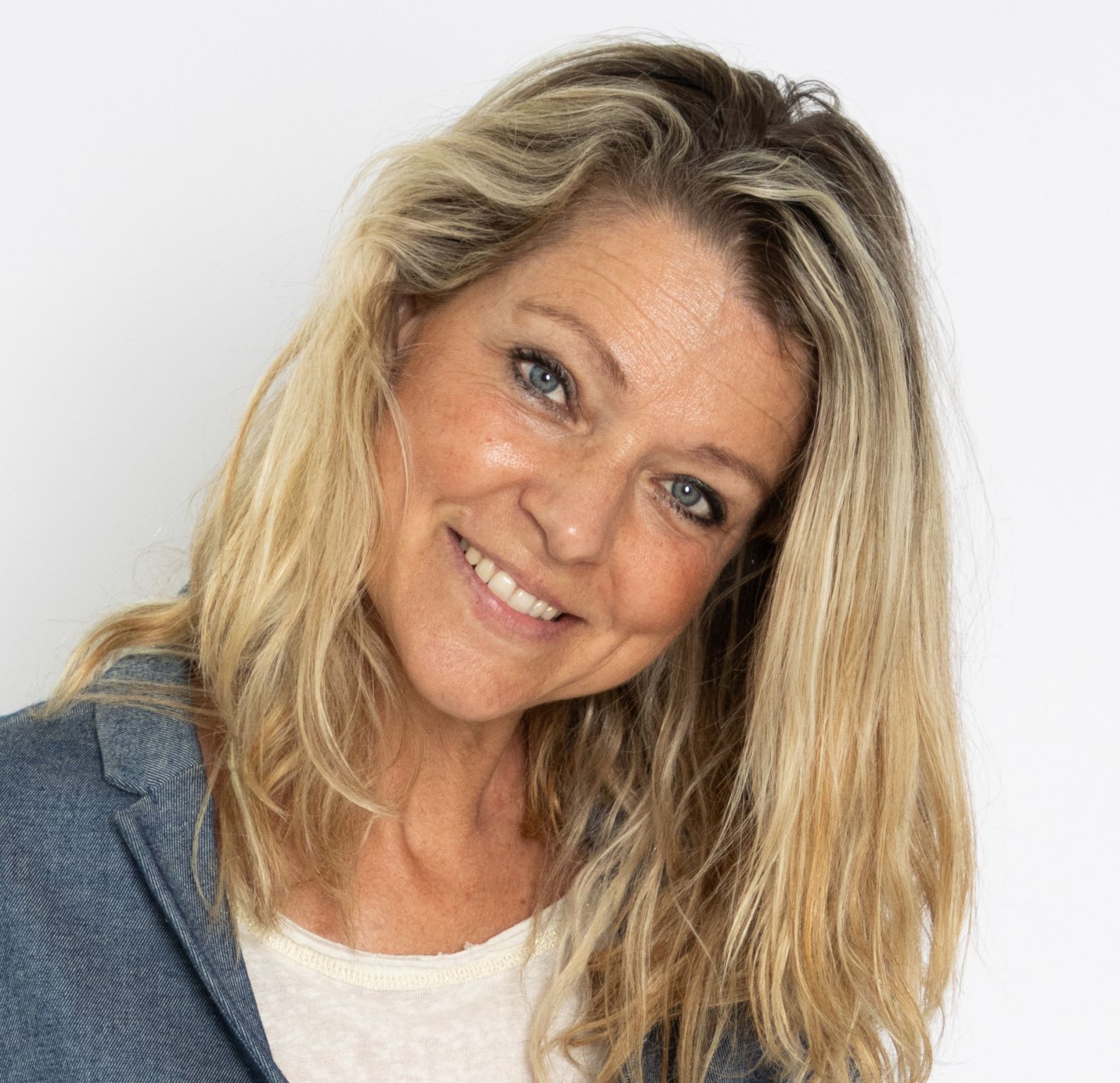 Read more about the article Det er som at tale ud i ingenting, når han kigger ned i computeren