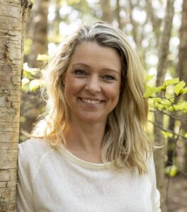 Sofie Henriksen tilbyder ledersparring ledercoaching som gåtur i skoven