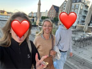 Sofie Henriksen der er selvstændig med fokus på relationer sammen med sine unger Anne og Laurits